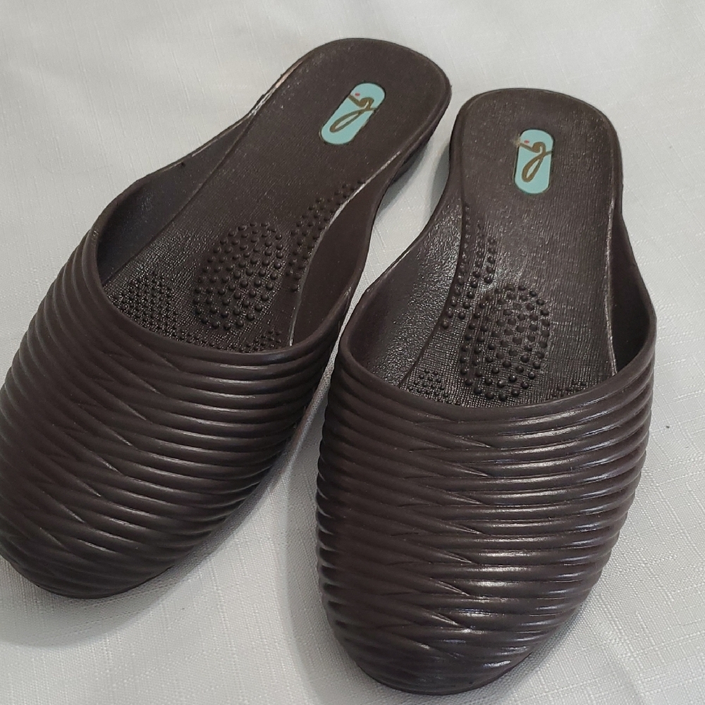 OKA b. Women's Dark Brown Textured Mules ML